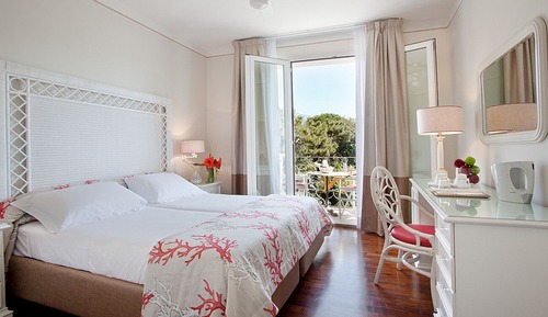 Habitación triple clásica, balcón