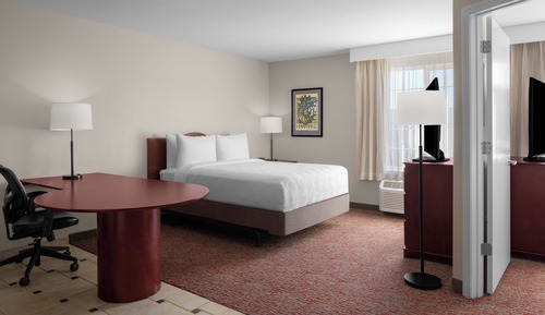Double Suite with 1 King and 1 Queen