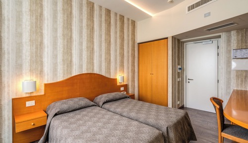 Habitación clásica con 1 cama doble o 2 individuales, 1 cama doble