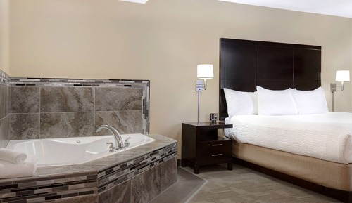 Suite Signature, 1 cama de matrimonio grande con sofá cama, chimenea (Jetted Tub)