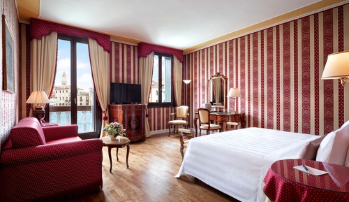 Suite Deluxe, vistas al canal, sobre el agua