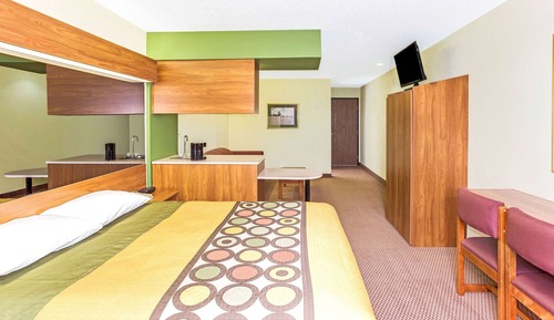 Suite, 1 Queen Bed