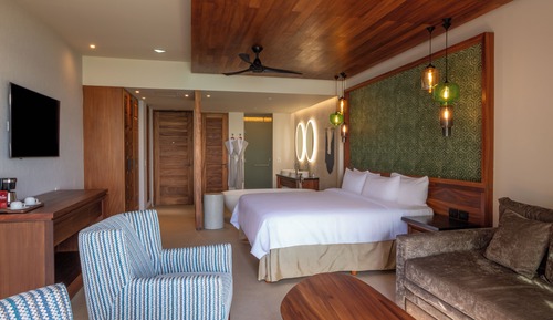 Platinum King Master Suite