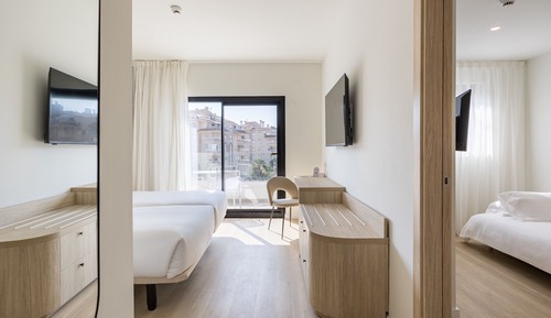 Habitación triple, balcón (2 Adults + 1 Child)