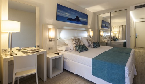 Habitación triple, vistas al mar (Spa Access)