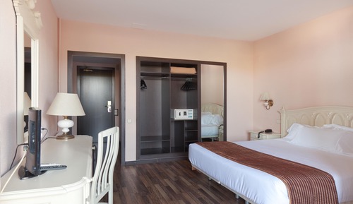 Habitación Confort doble, vistas parciales al mar