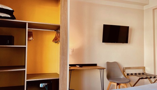 Habitación doble, 1 cama de matrimonio, vistas parciales al mar
