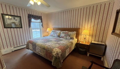 Room (King w/tub)