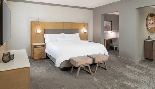 Suite junior, 1 cama de matrimonio grande, vistas al complejo turístico (Mobility Accessible, Tub)