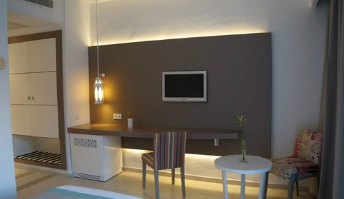 Habitación triple estándar, baño privado, vistas al jardín