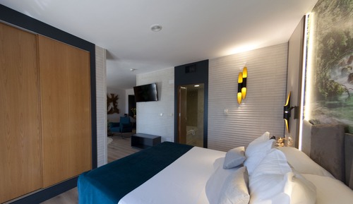 Suite Premium, bañera de hidromasaje, vistas al jardín