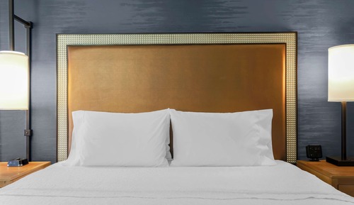 Suite estudio, 1 cama de matrimonio grande, en esquina