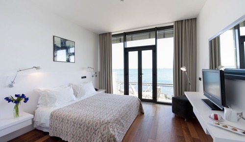 Habitación de diseño con 2 camas individuales