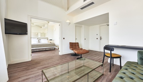 Habitación doble, balcón, vistas parciales al mar