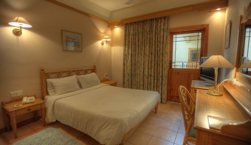Habitación con 1 cama doble o 2 individuales, vistas al patio