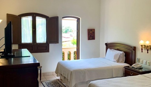 Habitación estándar, 2 camas dobles, balcón