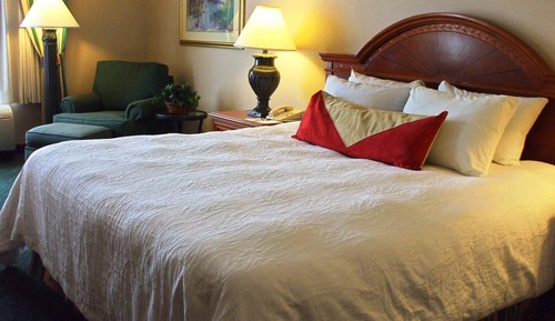 1 cama de matrimonio grande, accesible