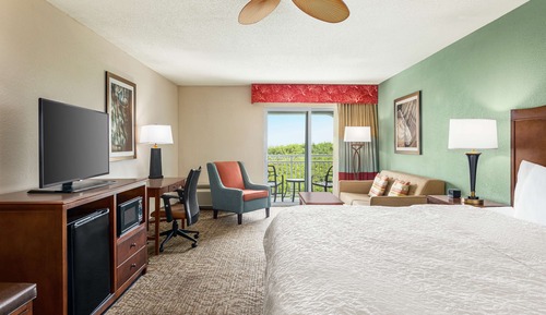 Habitación estándar 1 cama de matrimonio grande y 1 sofá cama vistas en primera línea del océano