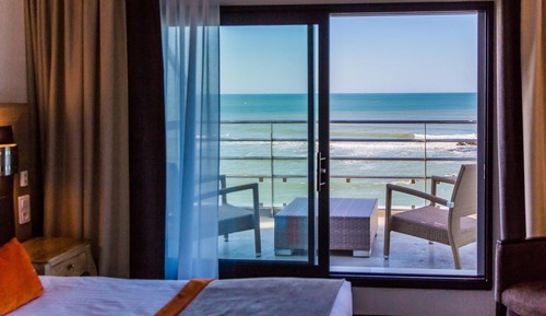 Habitación triple, vistas al mar