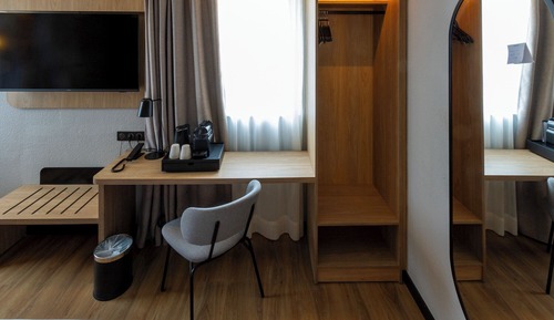 Standard Room - 1 Queen Bed with Sofa Bunkbed (1 place)