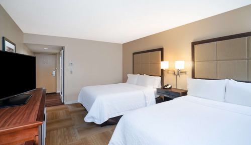 Habitación, 2 camas de matrimonio, accesible para personas con discapacidad (Hearing)