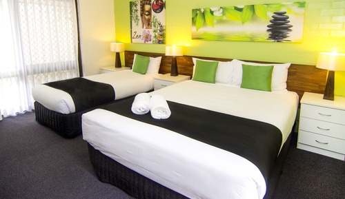 Habitación Deluxe con 2 camas individuales (Deluxe Room, Queen plus 1 single)
