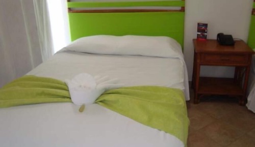 Habitación Estándar, vistas a la piscina (sujeto a disponibilidad)