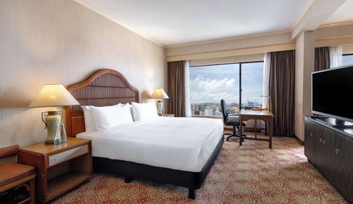 King, Suite Business