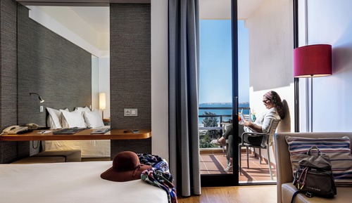 Habitación Deluxe, vistas parciales al mar