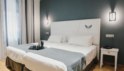 Habitación con 1 cama doble o 2 individuales, balcón