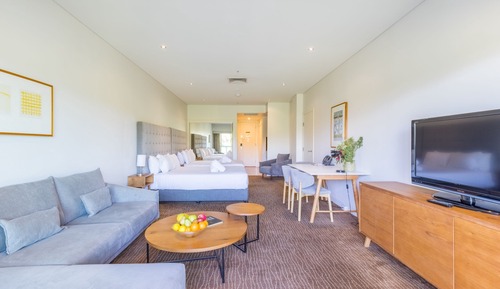 Suite estudio familiar, 2 camas de matrimonio, vistas al jardín