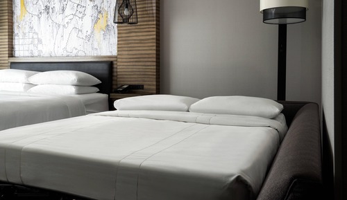 Habitación, 1 cama de matrimonio grande con sofá cama (Mobility Accessible, Roll-in Shower)