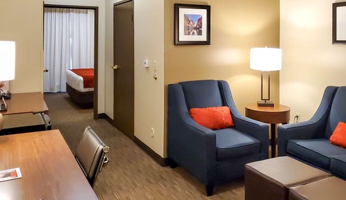 Suite, 1 cama de matrimonio, accesible para personas con discapacidad (Living Room, Roll-In Shower)