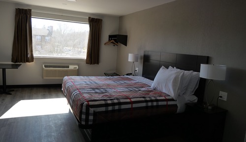 Habitación básica, 1 cama de matrimonio grande, frigorífico y microondas