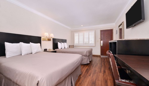 2 Twin Beds Accessible