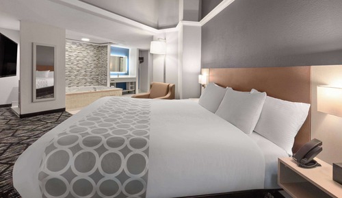 Estudio, 1 cama de matrimonio grande, no fumadores, bañera de hidromasaje