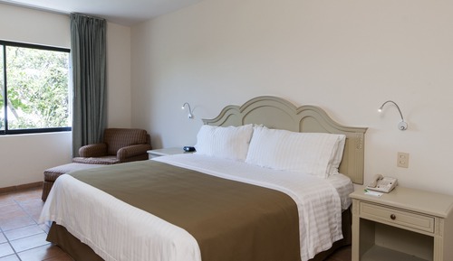 Habitación estándar, 1 cama de matrimonio grande, vistas a la piscina
