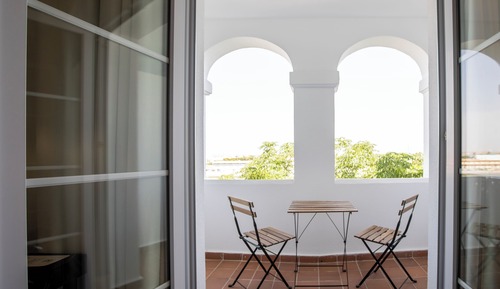 Habitación con 1 cama doble o 2 individuales, vistas al río