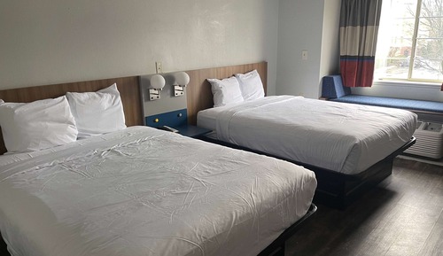 Habitación, 2 camas de matrimonio, accesible para personas con discapacidad, no fumadores (Mobility)