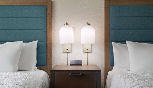 Suite, 2 camas dobles, accesible para personas con discapacidad (Mobility/Hearing accessible w/ tub)