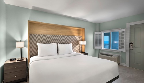 Habitación Deluxe, 1 cama de matrimonio grande, vistas parciales al mar