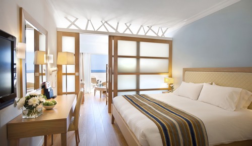 Suite familiar (Sea View & Pool View)