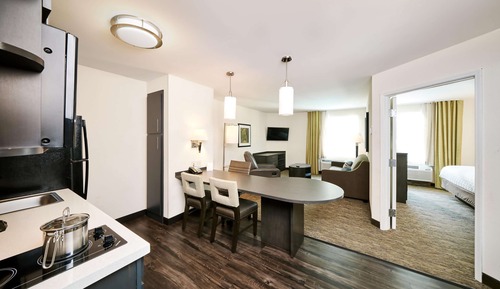 Suite, 1 cama de matrimonio (Mobility/Hearing Shower One Bedroom)
