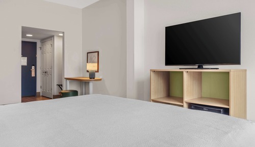 Habitación, 1 cama de matrimonio grande, bañera (Mobility & Hearing)