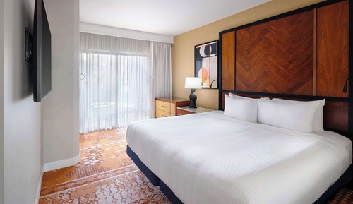 Suite, 1 cama de matrimonio grande, vistas a la montaña (Bathtub, Mobility & Hearing)