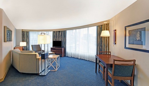 Suite ejecutiva, 1 cama de matrimonio grande con sofá cama (1 Bedroom, Roll-In Shower)