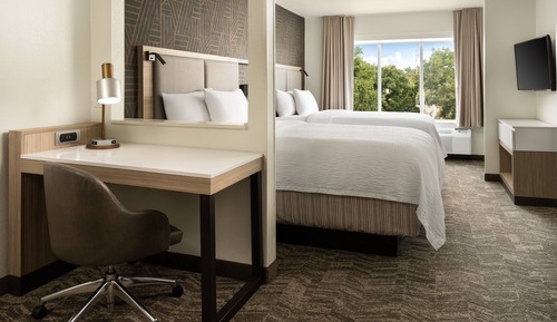 Suite, varias camas (Mobility/Hearing Access, Roll-In Shwr)