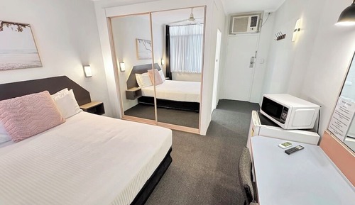Habitación estándar, 1 cama de matrimonio, no fumadores (Queen standard)
