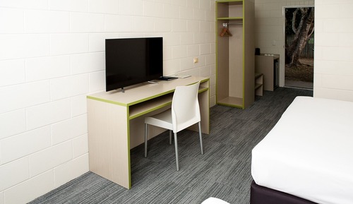 Habitación económica (Queen & Single)