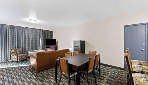 Suite estudio, 2 camas de matrimonio, no fumadores, junto a la piscina